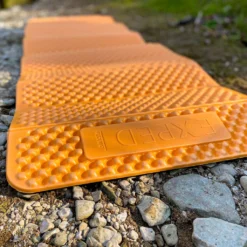 Exped FlexMat Liggeunderlag -Chillout Butikk EXPED FlexMat Liggeunderlag paa steiner