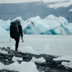 Osprey Transporter WP Duffel 100 Liter -Chillout Butikk F22 TransporterWPDuffel70TunnelVisionGreyO S 10003358AnneWangler Exp 4 10 24 007 web