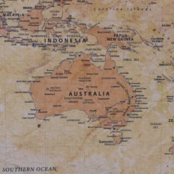 World Map Canvas (75 X 50 Cm) - Whisky -Chillout Butikk Miss Wood World Map Canvas 75x50 Whisky Oceania detalj