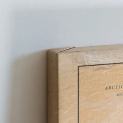 World Map Canvas (75 X 50 Cm) - Whisky -Chillout Butikk Miss Wood World Map Canvas 75x50 Whisky ramme detalj