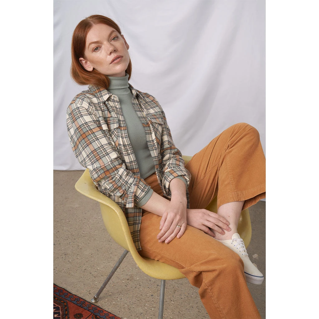 Responsible Flanellskjorte - Juniper (Dame) United By Blue Responsible Flanellskjorte - Juniper (Dame) -Chillout Butikk United By Blue Responsible Flanellskjorte Dame Juniper modell stol