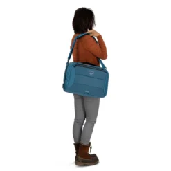 Osprey Ozone Boarding Bag 20 Liter -Chillout Butikk ozoneboardingbag f22 onbody5 coastalblue.jpg 2